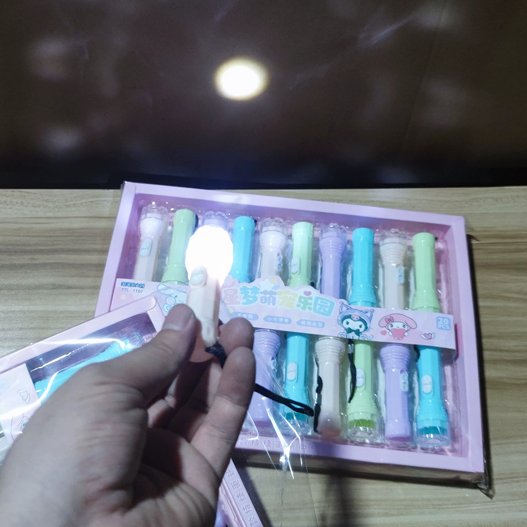 Розничная сумочка 1 юань Macaron фонарик маленькая игрушка, детская светящаяся игрушка, популярный товар