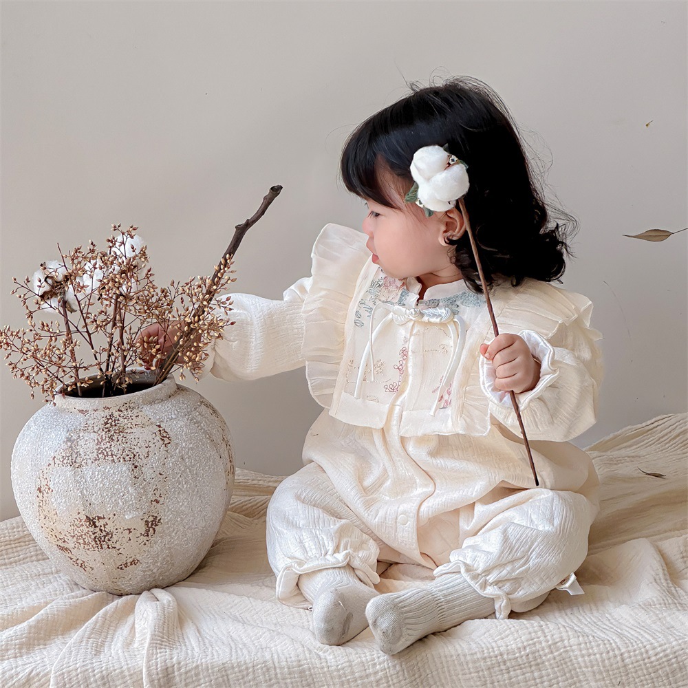 Bebé luna llena cien días ropa ropa de primavera y otoño estilo chino Hanfu niña bebé de un año princesa estilo extranjero fuera de una pieza