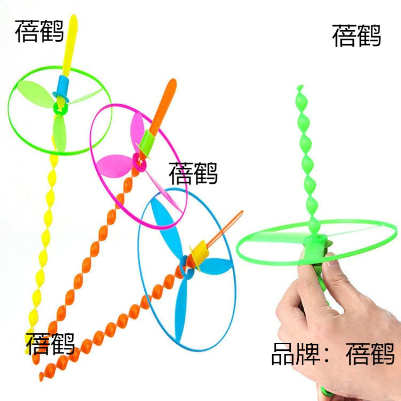 Yiwu pequeño mercado de productos básicos juguetes para niños al por mayor regalos del mercado nocturno bajo 1 yuan puesto nuevos pequeños regalos luminosos.