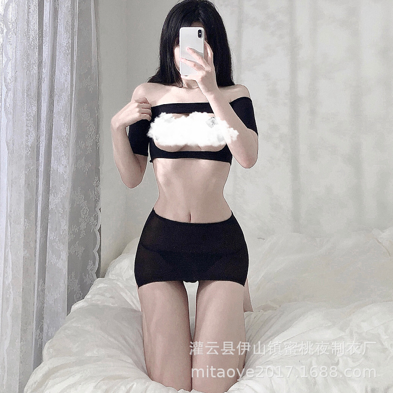 블랙 탑 + 스커트