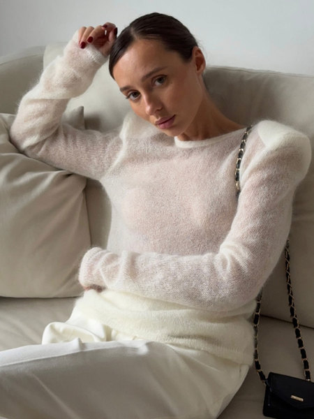 Light and thin knitted brand sweater with a round collar