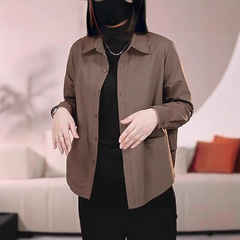 春のカジュアルシャツの女性の新しい長袖の中年のお母さんは大きいサイズのゆったりした上着を着て襟を返します。