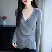 欧洲站2025新款v领时尚针织毛衣抽条洋气内搭V领收腰打底衫女上衣