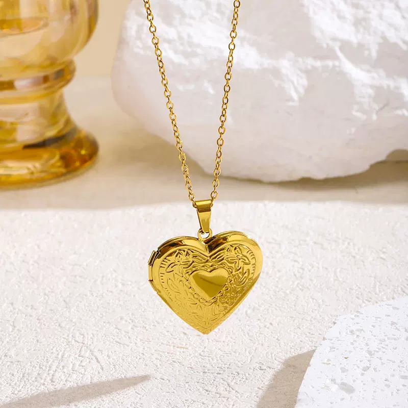 钛钢不掉色简约高级项链女 时尚轻奢不锈钢压印桃心相框盒项链