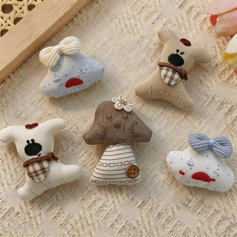 Creative Cartoon Fabric Stuffed Cotton Puppy Mushroom Doll Brooch Pendant Clothing Accessories Hairpin Hair Clip Wholesale Creative Cartoon Fabric Stuffed Cotton Puppy Mushroom Doll Brooch Pendant Clothing Accessories Hairpin Hair Clip Wholesale