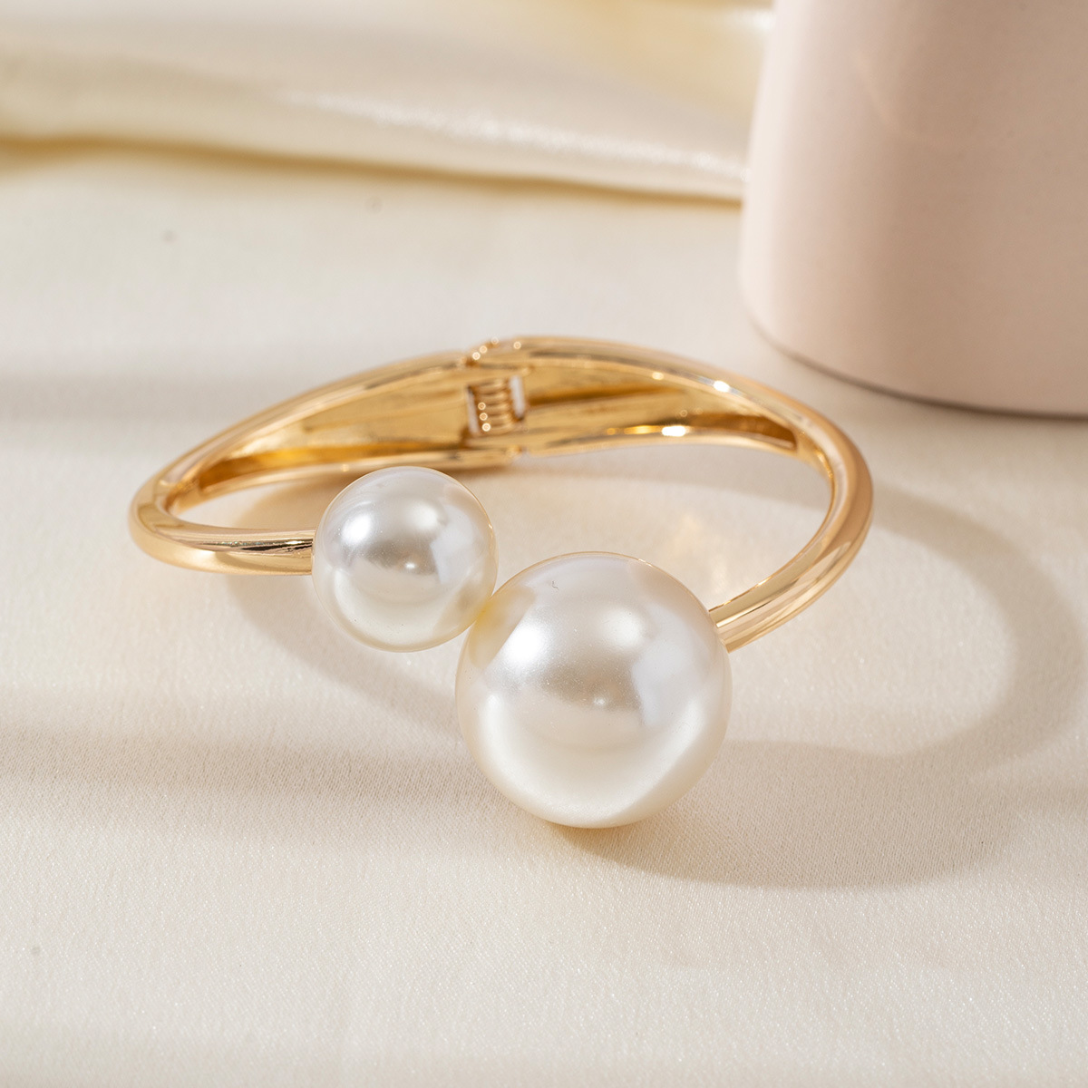(Cross-border trading), (Wholesale), accessory, golden women's bracelet pearl, European style, simple and elegant design