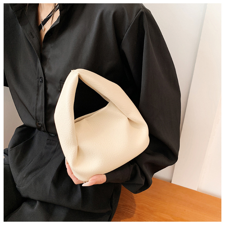 Women'S Pu Leather Solid Color Fashion Magnetic Buckle Handbag Crossbody Bag display picture 4