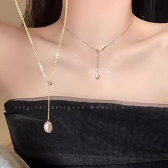 淡水真珠のペンダントのネックレスの女性の軽豪華な大衆の設計の高級感の鎖の骨のチェーンの復古のシンプルな軽豪華な首の鎖