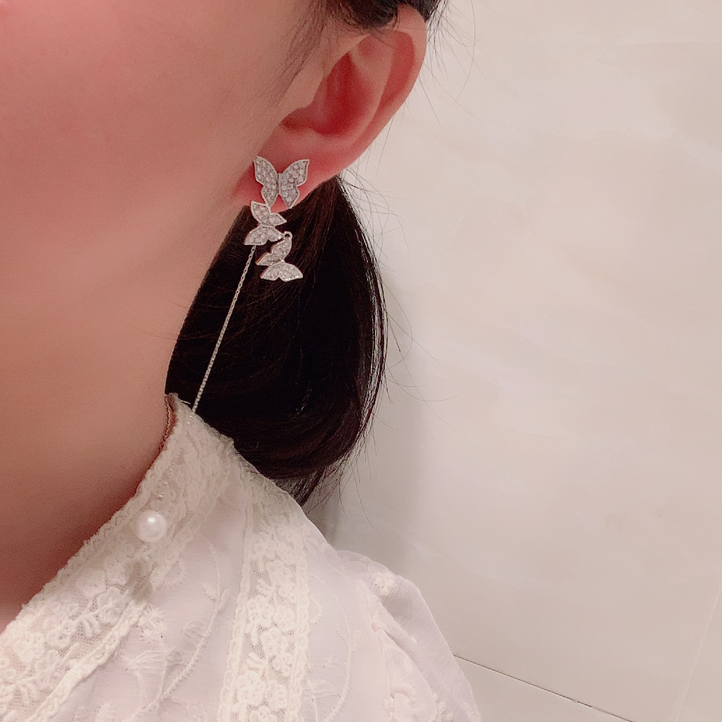 Asymmetric Butterfly Long Pearl Tassel Earrings display picture 1