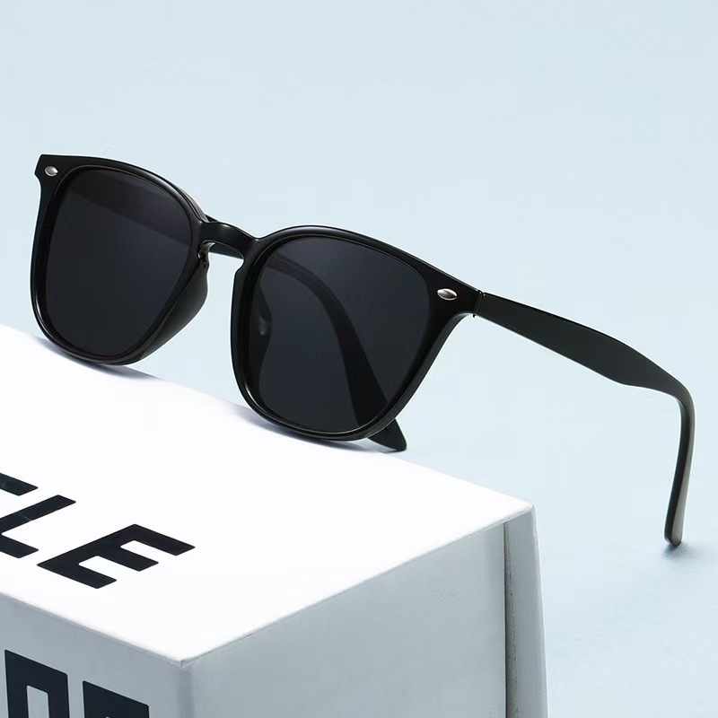 Polarised Oval Sunglasses For Men With Rivet Detail Uv Protection_voghion.com