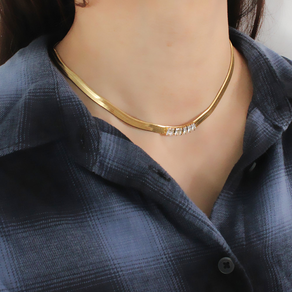 Fashion Solid Color Stainless Steel Inlay Zircon Necklace 1 Piece