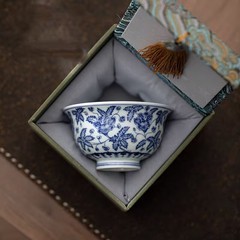 白磁の青と花のオクラの永楽のティーカップの主人の杯の1杯の陶磁器のハイエンドの工夫の茶器の個人の専用のお茶の杯