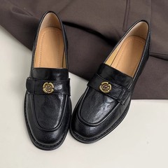 牛革版 ~ 本革の厚い底の黒いツバキの花の足は楽福の靴の女性の英倫風の復古の小さい革靴の靴を漕ぎます。
