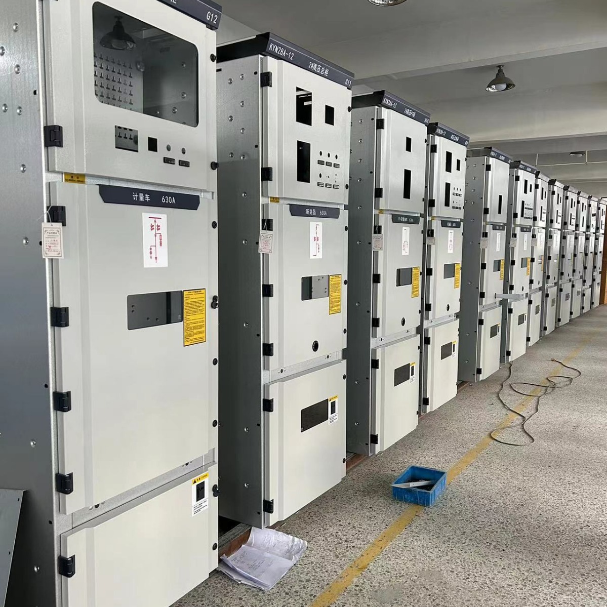 高压开关柜   开关柜厂家    KYN28壳体