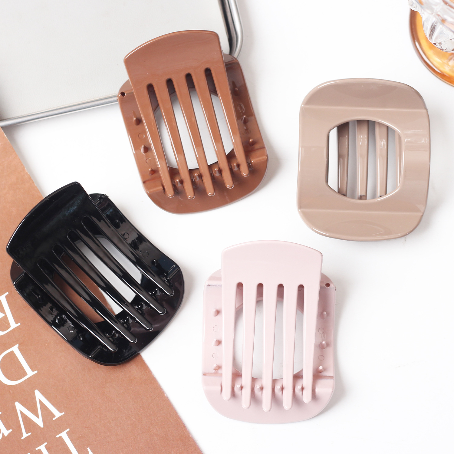 Ventas transfronterizas calientes PC tamaño medio brillante placa de color clip de cabello damas sensación avanzada antideslizante con dientes de cabello de la cabeza de las niñas