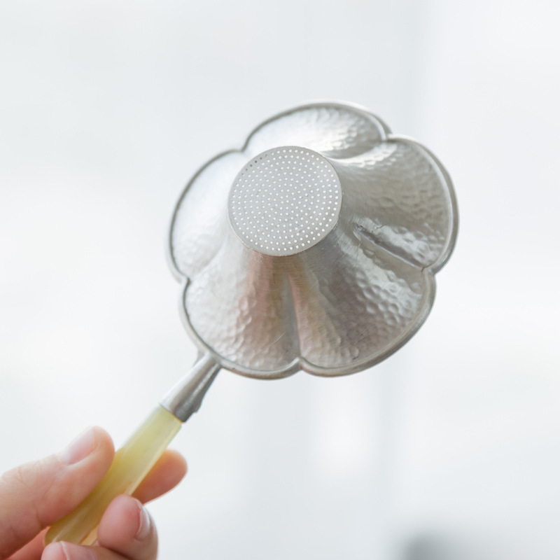 Fábrica al por mayor hecho a mano puro estaño colador de té Filtro de té flor creativa Filtro de residuos de té neto bandeja de té accesorios de té