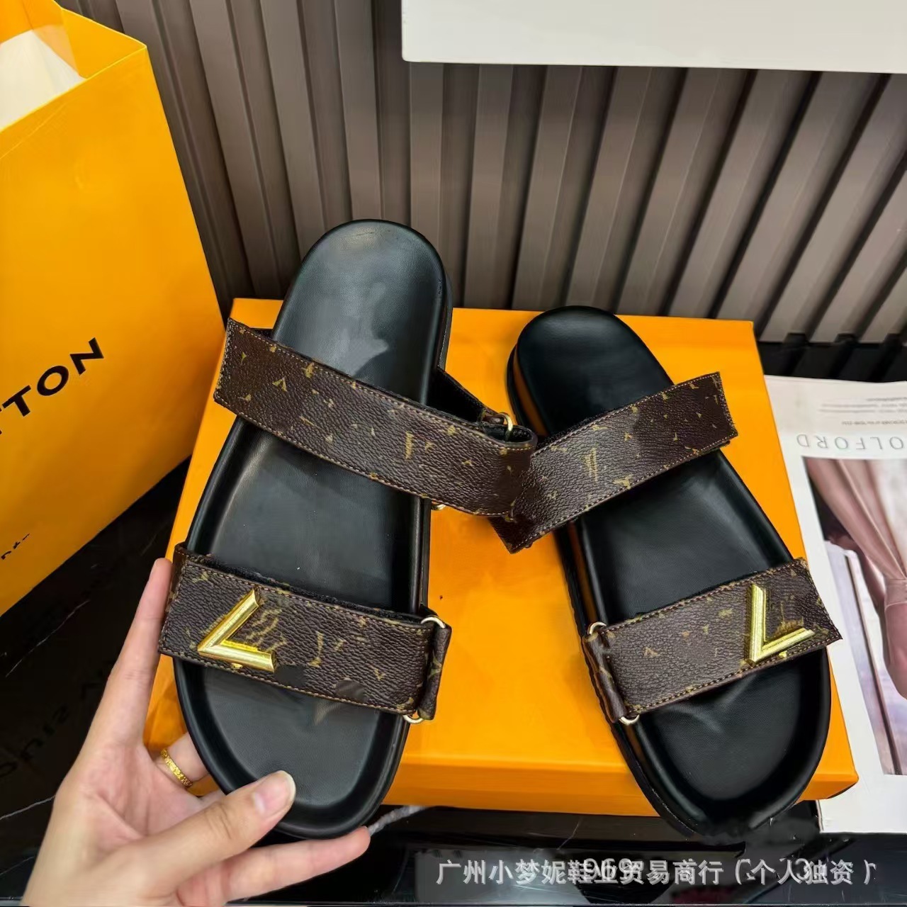 外贸L家拖鞋高版本老花字母橡胶金属扣男女同款平底拖鞋批发