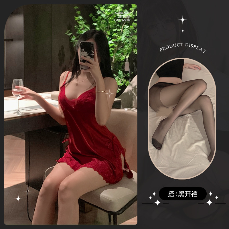 레드 서스펜더 스커트 블랙 오픈 레인지 양말