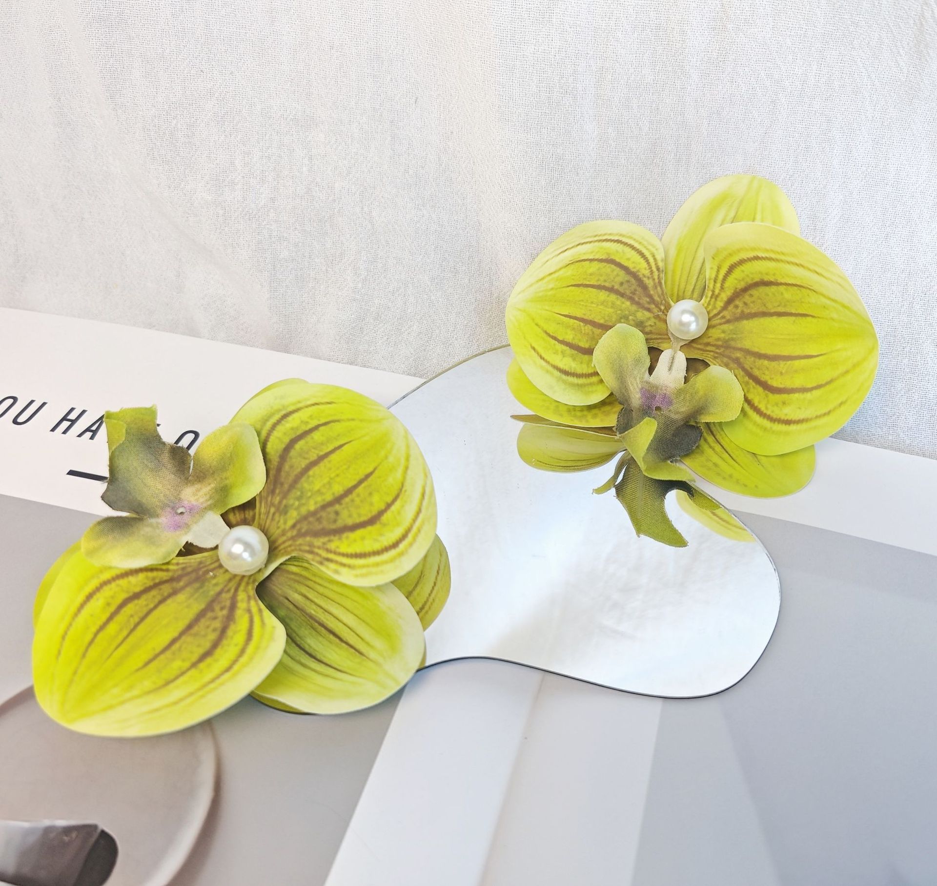 녹색 줄무늬 측면 클립