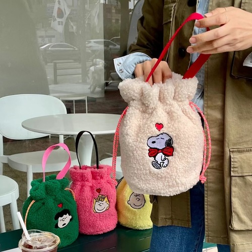 Korean autumn and winter puppy cute plush drawstring bucket bag casual and versatile one-shoulder cross-body bag hand bag