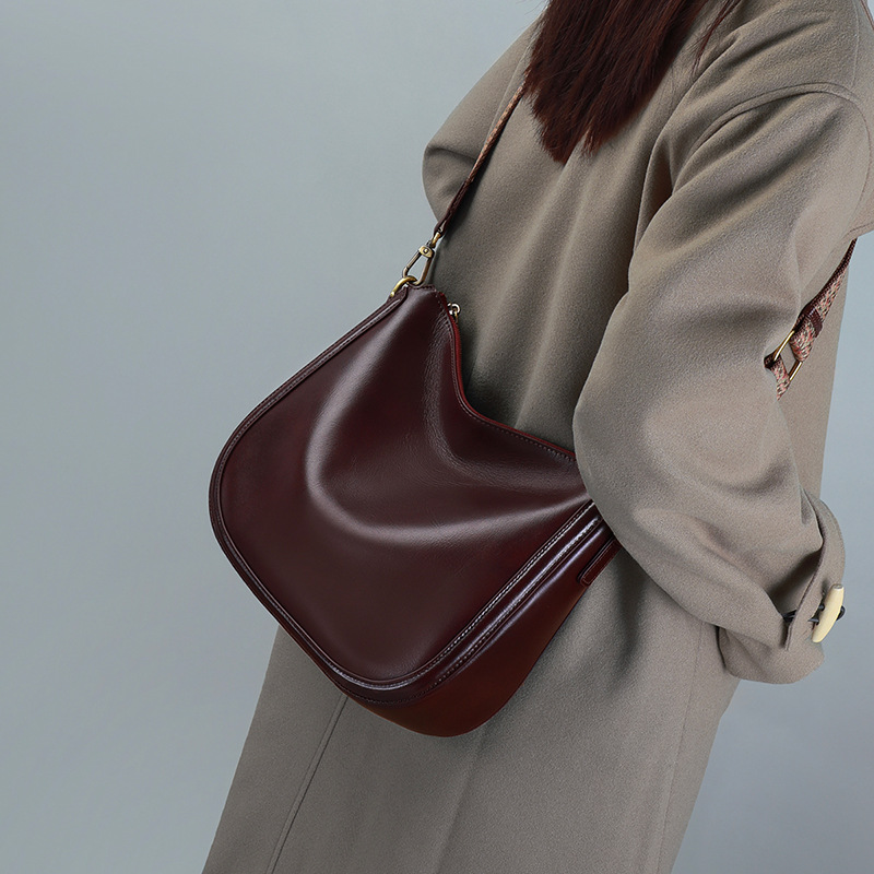 Women's 2026 New Arrival Crossbody Saddle Bag Genuine Leather Versatile Large Capacity Underarm Bag - Thumbnail 7