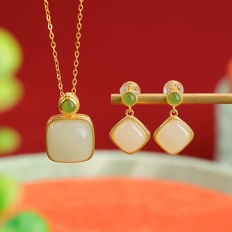 悦宝珠宝天然和田玉S925纯银镀金碧玉方形时尚银耳钉吊坠套装定制