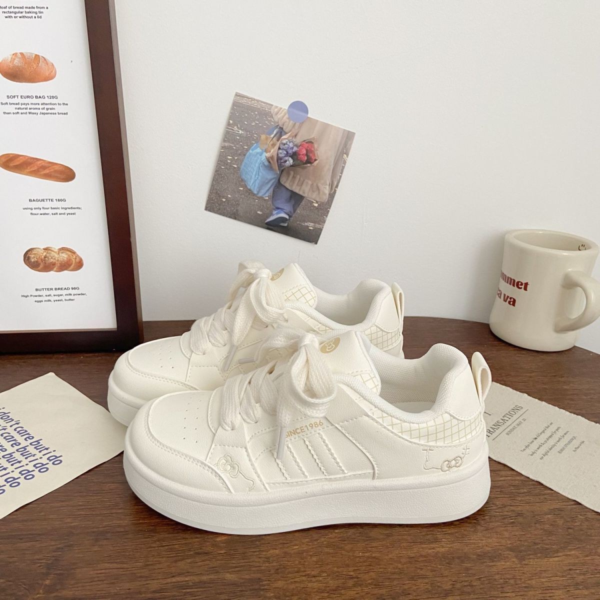 Zapatos blancos de suela gruesa rosa para mujeres transpirables 2026 primavera nuevo nicho chic diseño casual zapatos deportivos de estudiantes