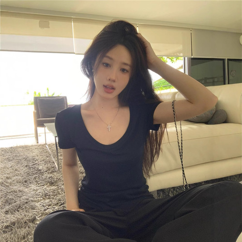 U-Neck Versatile Short-Sleeve T-Shirt for Women, 2025 Summer—Slimming, Body-Skimming, True-Shoulder Base Layer Perfect for Students and Trendsetters