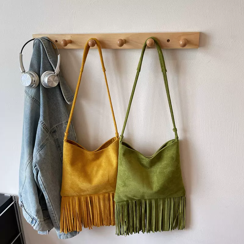 跨境2025新款个性麂皮绒流苏包百搭斜挎包女复古磨砂单肩小包包潮