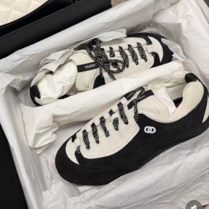 High-end version, Chanel-inspired 26a casual panda black and white color-blocked, cute and quirky shoes, women's casual sneakers, versatile German training shoes