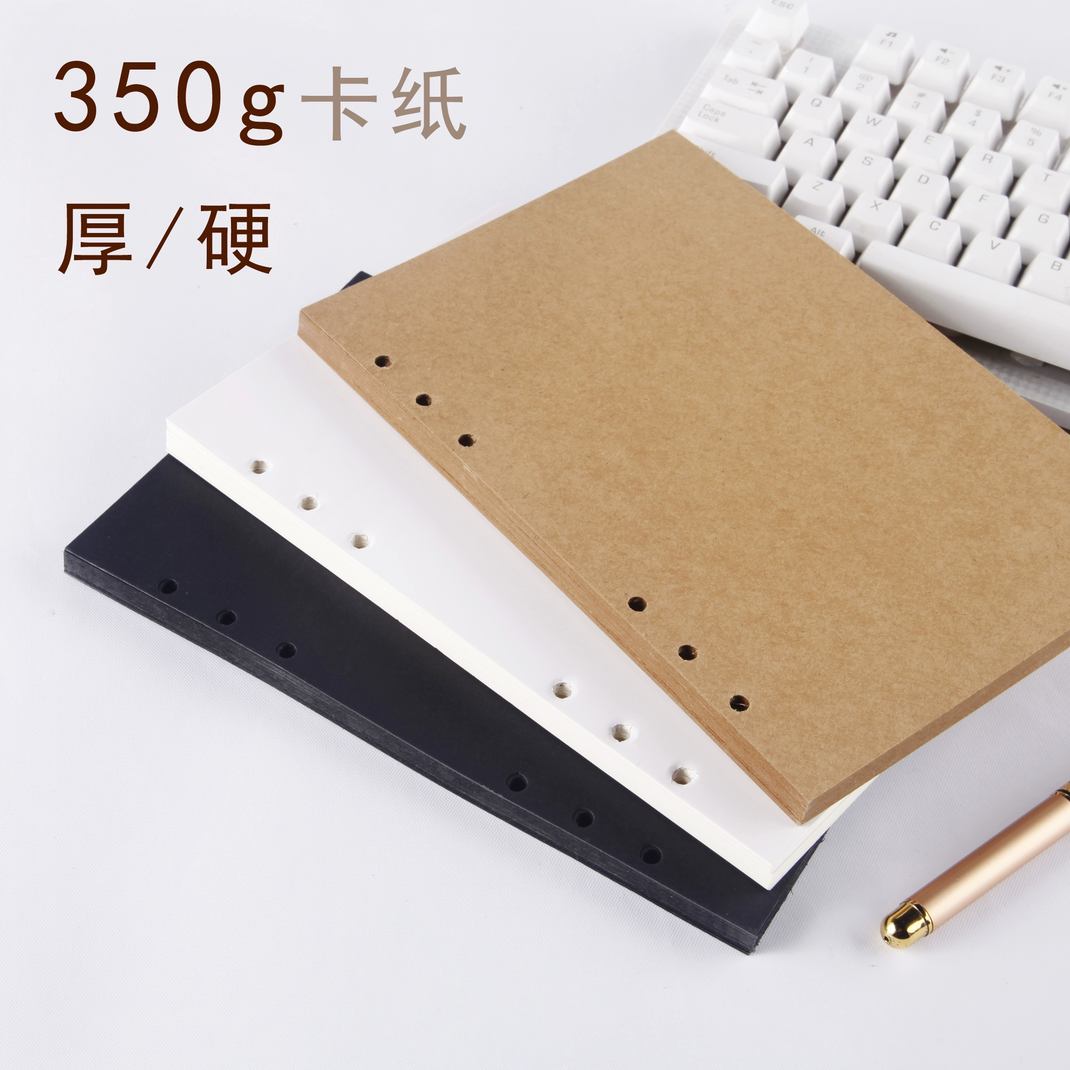 Студенты формата A4 рисуют крафт-бумагу белой карточки на странице