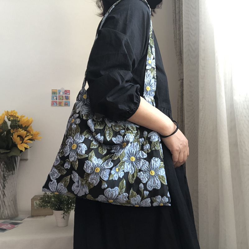 Heavy Industry Three-Dimensional Embroidered Fabric Vintage Oil Painting Textured Jacquard Cloth Bag Shoulder Bag Right Angle Underarm Bag Handbag Heavy Industry Three-Dimensional Embroidered Fabric Vintage Oil Painting Textured Jacquard Cloth Bag Shoulder Bag Right Angle Underarm Bag Handbag