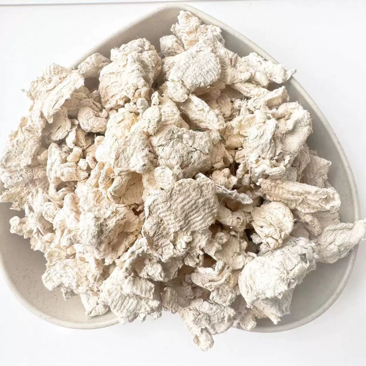 Производители поставляют переработанную отбеленную целлюлозу длинное штапельное волокно обезвоженную игольную целлюлозу родную древесную массу со скидкой на большое количество