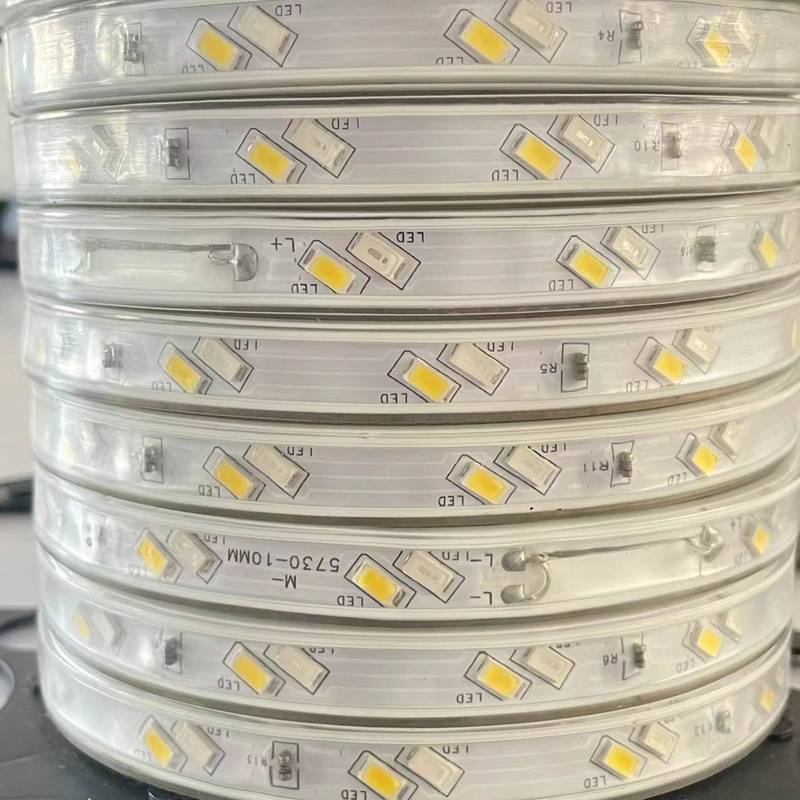 Ledライトは屋外の明るくなる工事の雰囲気を持っています。|undefined