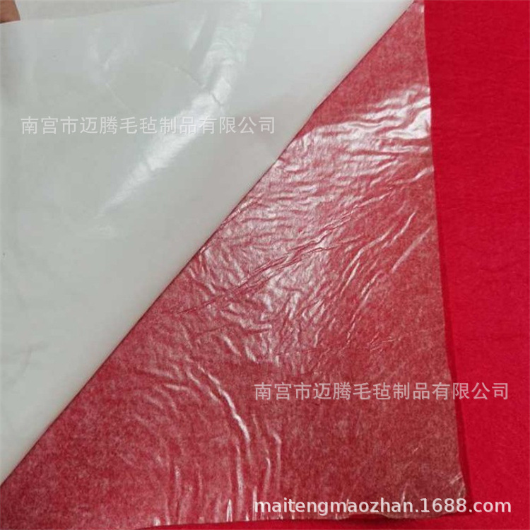 1mm黑色软毛毡胶带 一面覆胶针刺无纺布自粘涤纶纤维背胶毛粘卷