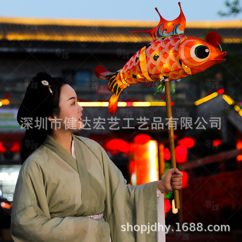 Hand-Held Fish Lantern, Koi Goldfish Lantern, Ancient Style Lantern, Shooting Performance Props, Holiday Decoration Scene Layout
