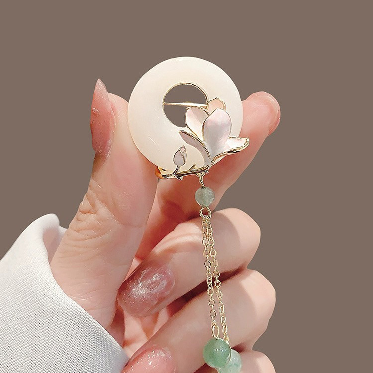 New Chinese High-end Sense Peace Buckle Brooch High-end Antique Tulip Tassel Pin Cheongsam Break Decorative Corsage