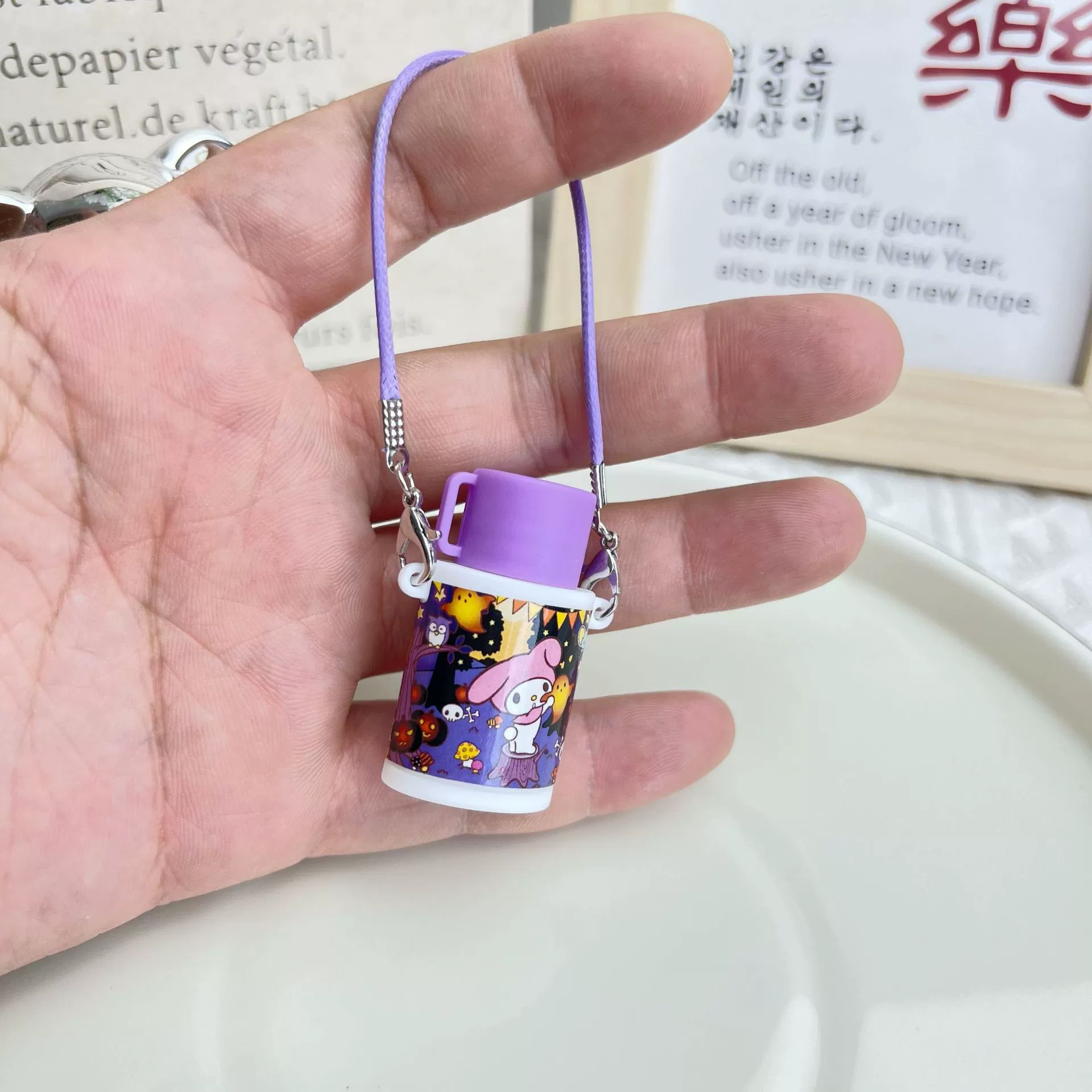 Маленькая игрушка, сумочка через плечо, заварочный чайник, реквизит с аксессуарами для кукольного дома, декорации