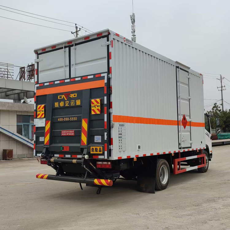 东风D97吨8吨危爆车防爆车9类危险品厢式运输车新款质优
