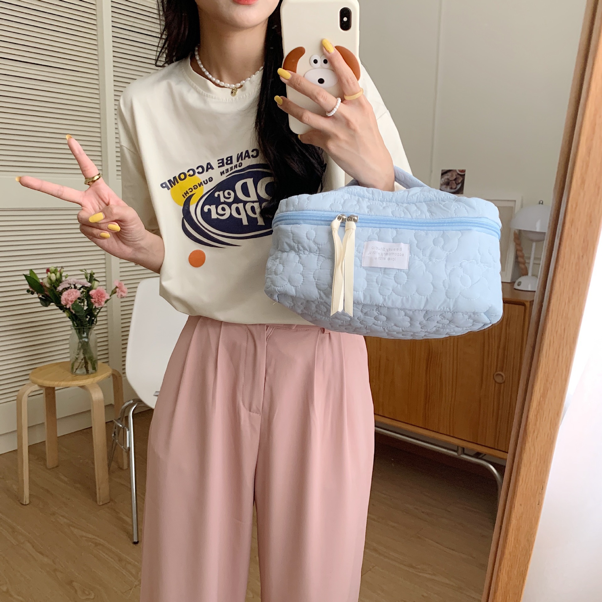 The 2631 Japanese-style fresh color-blocking flower hand-held makeup bag has a large capacity and can be carried hand in hand with a storage bag and a student pen case undefined