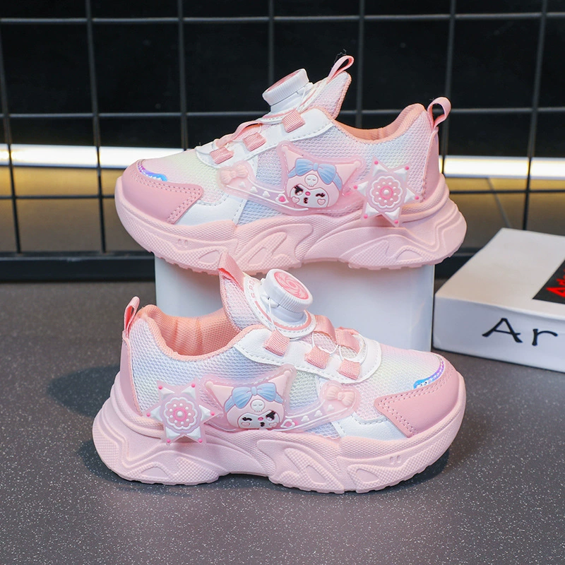 Детские спортивные кроссовки весна-осень 2025, дышащая сетка, универсальный дизайн с мультяшными принтами, мягкая подошва, вращающаяся кнопка, кроссовки для бега для девочек.