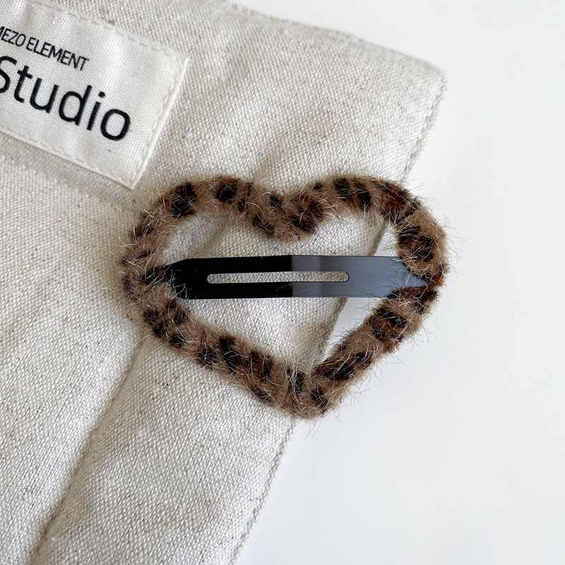 깊은 표범 무늬 사랑 스타일