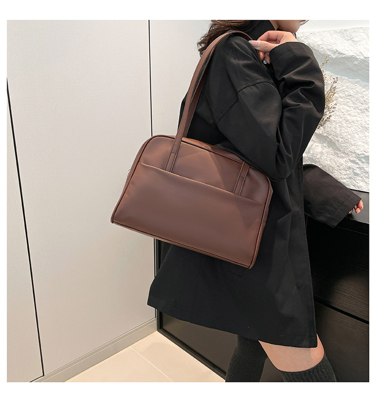 Koreli tarzı büyük kapasiteli tek omuz çantası kadın 2025 sonbahar yeni modeli retro koltuk altı çantası şık minimalist tote çanta