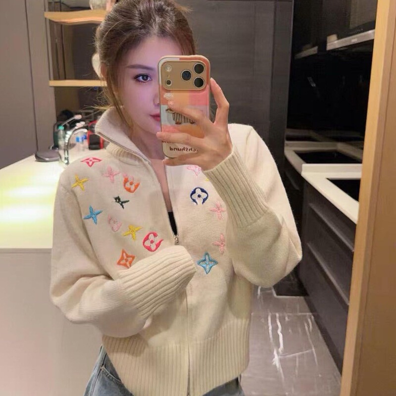 【Arctic Velvet Washed】Chanel Style Colorful Embroidered Zipper Knit Cardigan for Women with Stand Collar and Long Sleeves Slimming Top Outerwear 【Arctic Velvet Washed】Chanel Style Colorful Embroidered Zipper Knit Cardigan for Women with Stand Collar and Long Sleeves Slimming Top Outerwear