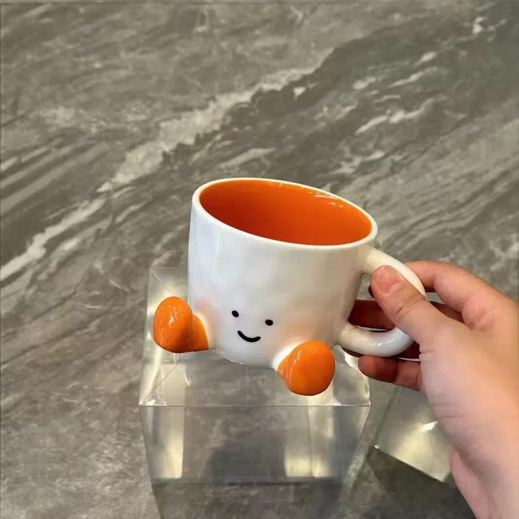 La explosión transfronteriza del pequeño libro rojo es la misma taza de cerámica de alto valor facial encantadora taza de café de nicho de dibujos animados taza de agua regalo de cumpleaños