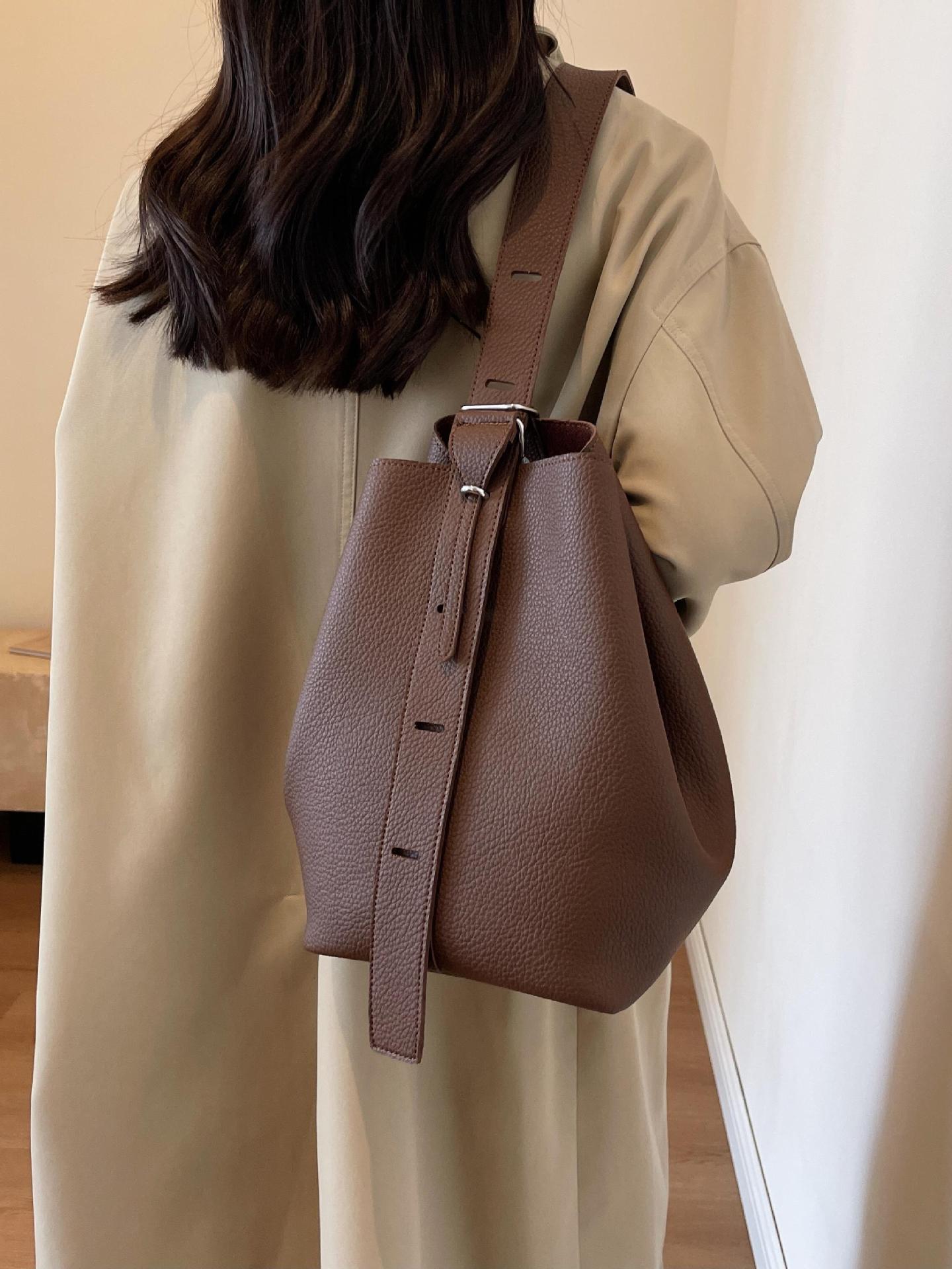 Bolso de cubo simple retro súper fuego transfronterizo para mujer 2025 nuevo bolso de hombro casual de todo fósforo Bolso Tote de gran capacidad