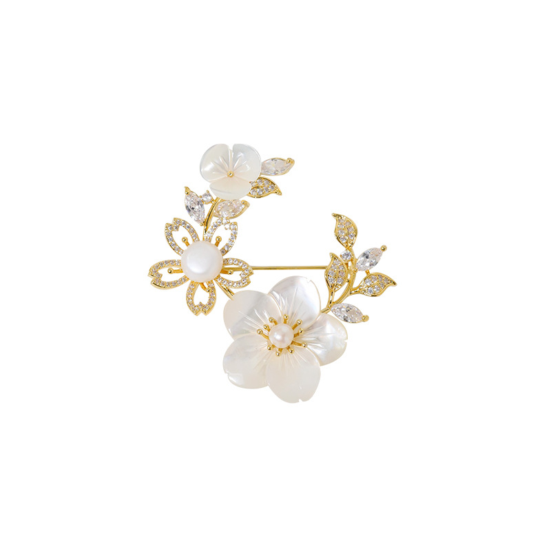 Broche de moda medieval nicho flores retro flores de perlas flores de pecho lujo ligero de alto nivel sensación de fragancia broche de viento mujer image 5