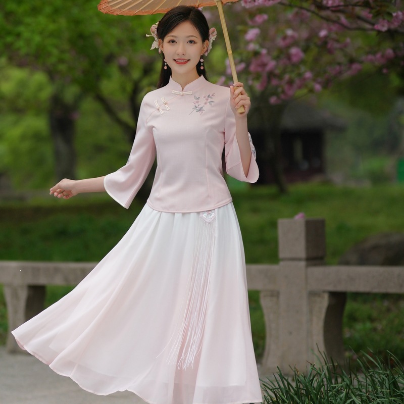 New Chinese-style embroidered top with diagonal collar and three-quarter sleeves, chiffon skirt with a large hem, matching set for friends and parent-child, one size fits all