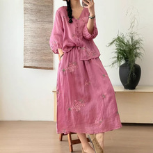 民族风刺绣单排扣V字领体恤衫搭配同色系半身裙田园风温柔套装女