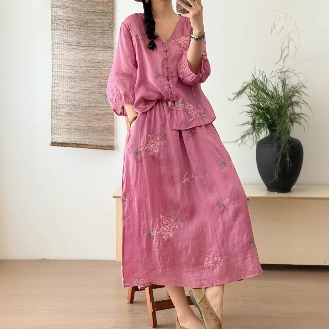 民族风刺绣单排扣V字领体恤衫搭配同色系半身裙田园风温柔套装女